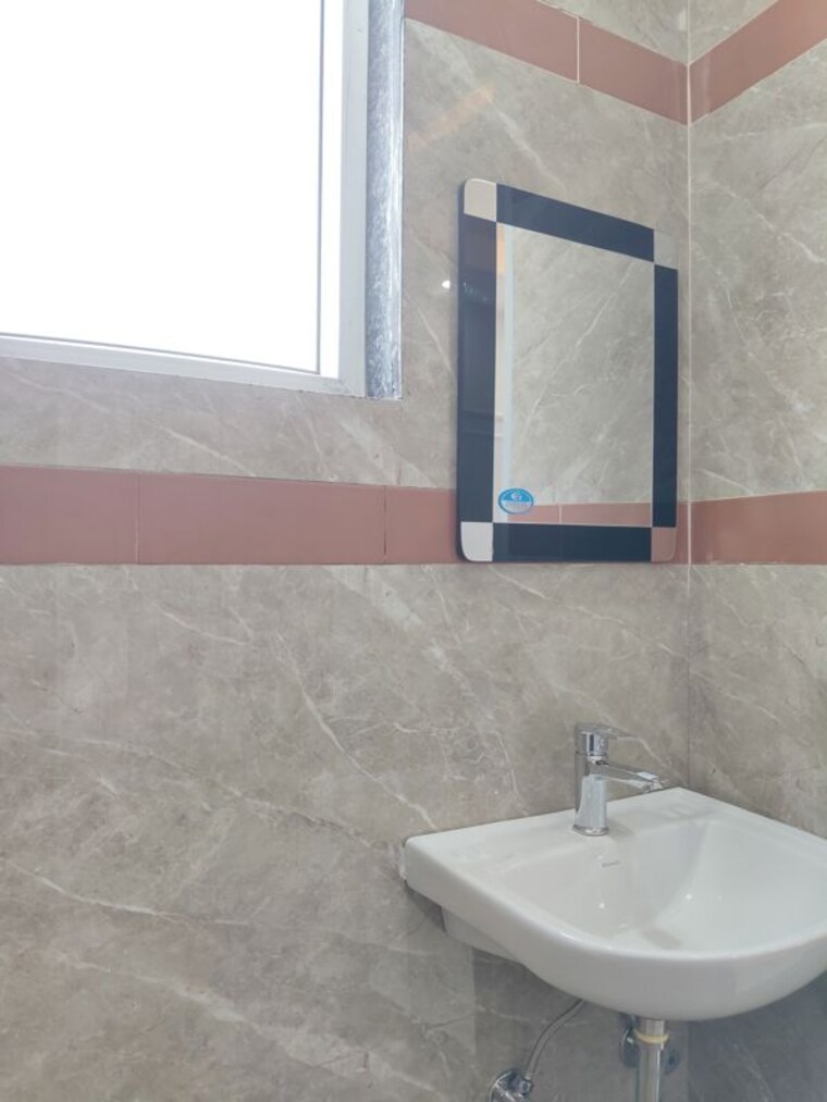 Bathroom, sector 57 3 Bedroom 300 Sq.Ft. Builder Floor In Sector 57 Gurgaon 10670851