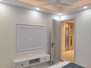 Room in 3 BHK Builder Floor at Sector 57 – for Rent