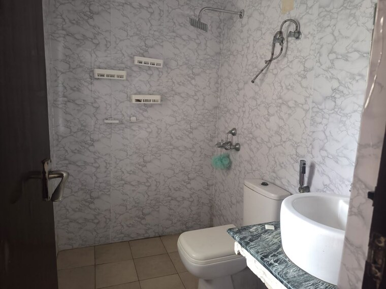 Bathroom, puri-aman-vilas 3 Bedroom 300 Sq.Yd. Apartment In Sector 89 Faridabad 10670881