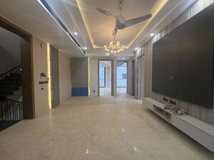 Building Lobby in 3 BHK Builder Floor at Sector 23 – for Rent