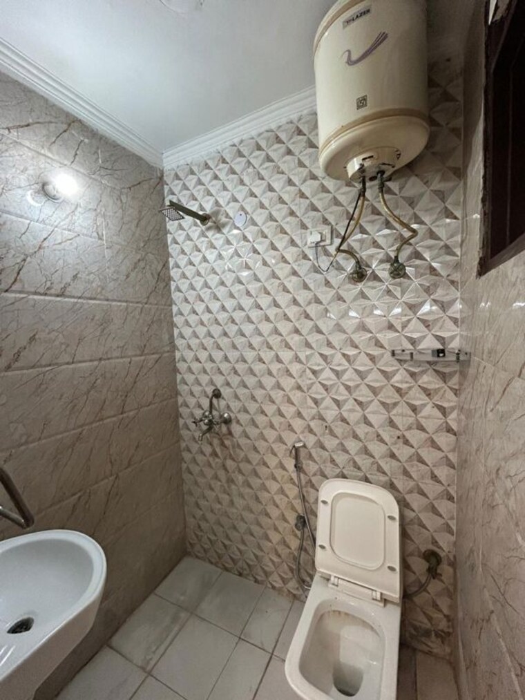 Bathroom, saket 2 Bedroom 900 Sq.Ft. Builder Floor In Saket Delhi 10670902