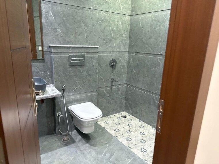 Bathroom, sector 23 3 Bedroom 1550 Sq.Ft. Builder Floor In Sector 23 Gurgaon 10670914