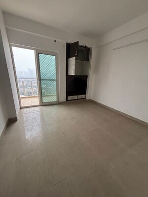 Room in 2.5 BHK Apartment at Fusion Homes, Tech Zone 4 Greater Noida – for Sale