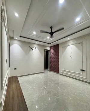 Room in 3 BHK Builder Floor at New Industrial Township 5 – for Rent