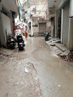Parking in  Shop at Neb Sarai – for Rent