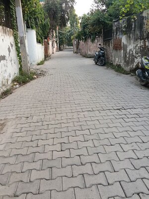 Parking in  Shop at Neb Sarai – for Rent