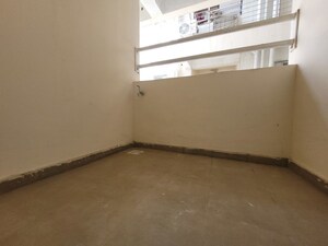 Room in 2 BHK Apartment at Puranik City Reserva, Ghodbunder Road – for Rent