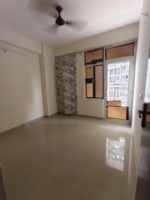 Room in 3 BHK Apartment at Proview Officer City 2, Raj Nagar Extension – for Rent