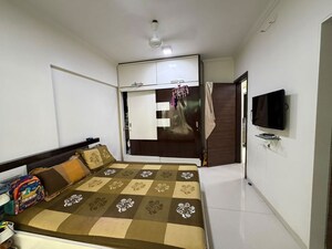 Room in 3 BHK Apartment at Santacruz West – for Sale