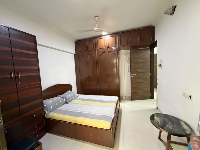 Room, santacruz west 3 Bedroom 1000 Sq.Ft. Apartment In Santacruz West Mumbai 10671041