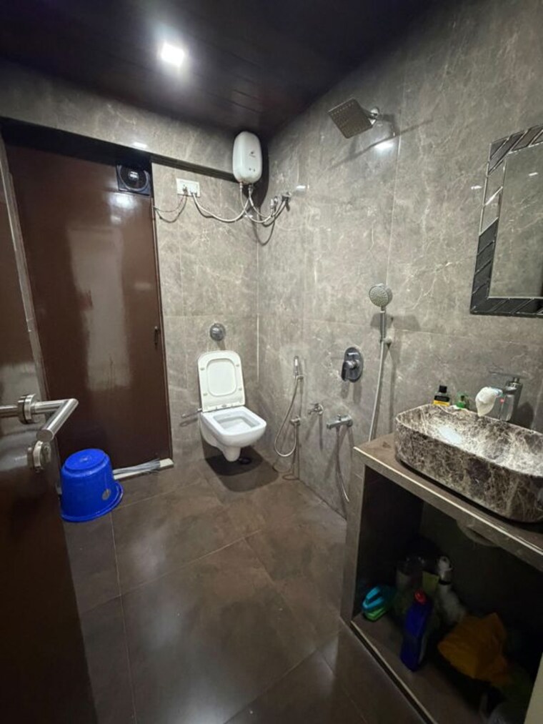 Bathroom, santacruz west 3 Bedroom 1000 Sq.Ft. Apartment In Santacruz West Mumbai 10671041