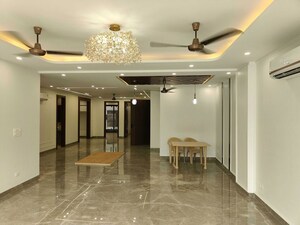 Room in 3 BHK Builder Floor at Sector 21 – for Rent