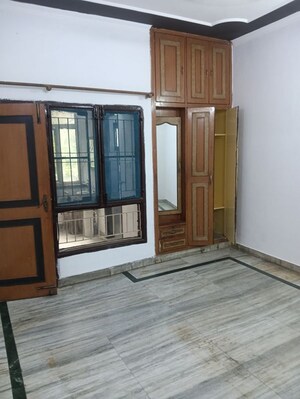 Room in 2 BHK Apartment at Shatabdi Vihar, Sector 52 – for Rent