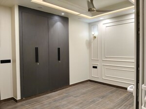 Room in 3 BHK Builder Floor at Sector 22 – for Rent