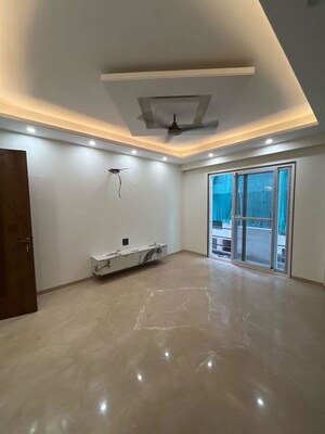 Room in 3 BHK Builder Floor at Sector 21 – for Rent