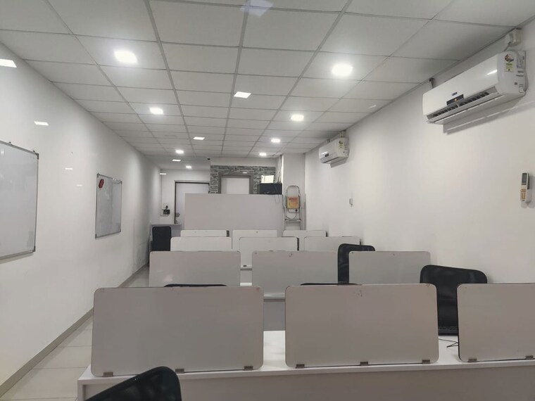 Team Area, matoshree-quantum-tower Commercial Office Space 610 Sq.Ft. In Malad West Mumbai 10671096