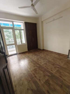Room in 2 BHK Apartment at Proview Officer City 2, Raj Nagar Extension – for Rent