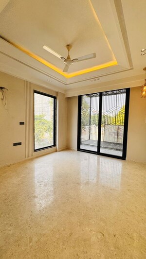 Room in 3 BHK Builder Floor at Sector 23 – for Rent