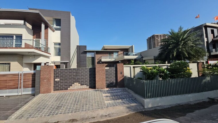 Exterior View, bhabat 6 Bedroom 300 Sq.Yd. Independent House In Bhabat Zirakpur 10671098