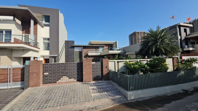 Exterior View, bhabat 6 Bedroom 300 Sq.Yd. Independent House In Bhabat Zirakpur 10671098