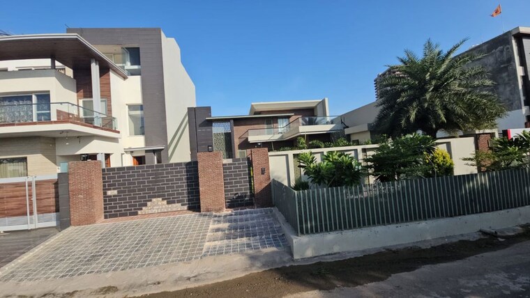Exterior View, bhabat 6 Bedroom 300 Sq.Yd. Independent House In Bhabat Zirakpur 10671098