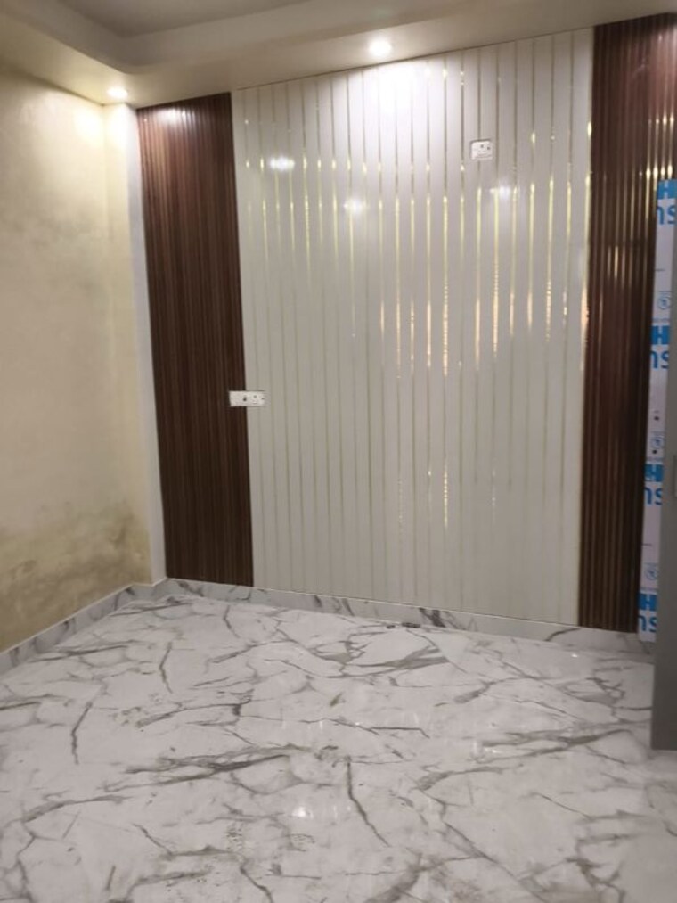 Room, new-garden-enclave 4 Bedroom 70 Sq.Yd. Independent House In Mainapur Ghaziabad 10671111