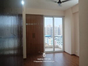 Room in 2 BHK Apartment at Amrapali Enchante, Tech Zone 4 Greater Noida – for Rent