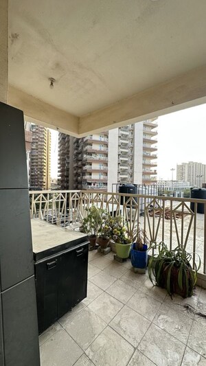 Team Area in 2 BHK Apartment at Gaur City 7th Avenue, Sector 4 Greater Noida – for Rent
