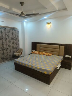 Bedroom in 4 BHK Builder Floor at Milton Tower, Vip Road – for Rent
