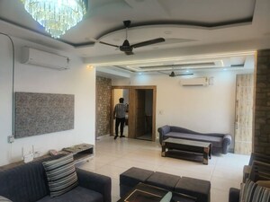 Living Room in 4 BHK Builder Floor at Milton Tower, Vip Road – for Rent