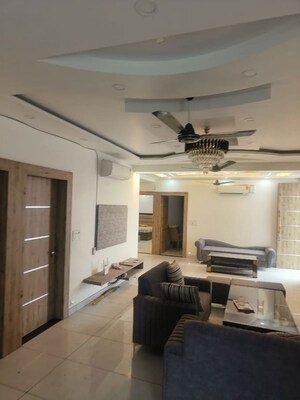 Living Room in 4 BHK Builder Floor at Milton Tower, Vip Road – for Rent
