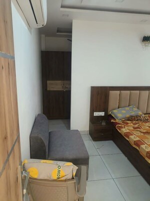 Bedroom in 4 BHK Builder Floor at Milton Tower, Vip Road – for Rent
