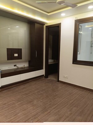 Room in 5 BHK Independent House at New Friends Colony – for Sale