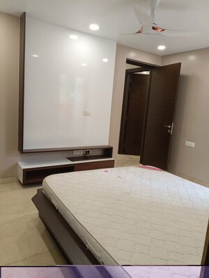 Room in 5 BHK Independent House at New Friends Colony – for Sale