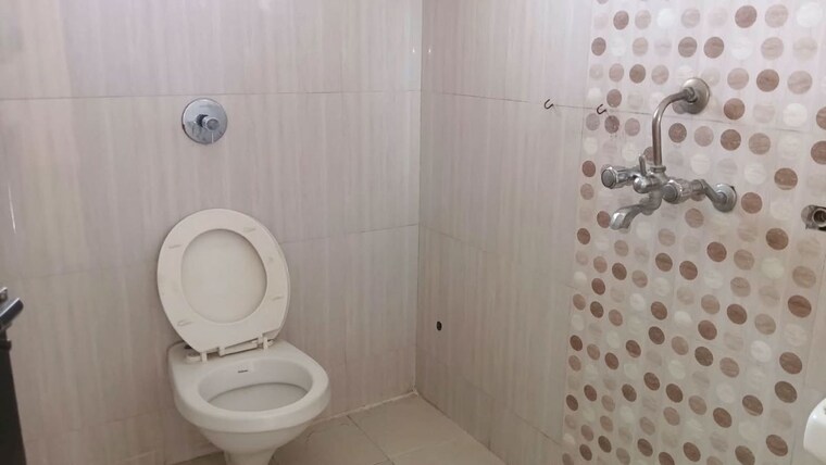 Bathroom, earth-galaxy-dadar 3 Bedroom 940 Sq.Ft. Apartment In Dadar East Mumbai 10671200