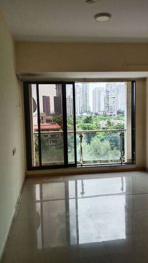 Room in 3 BHK Apartment at Earth Galaxy Dadar, Dadar East – for Rent