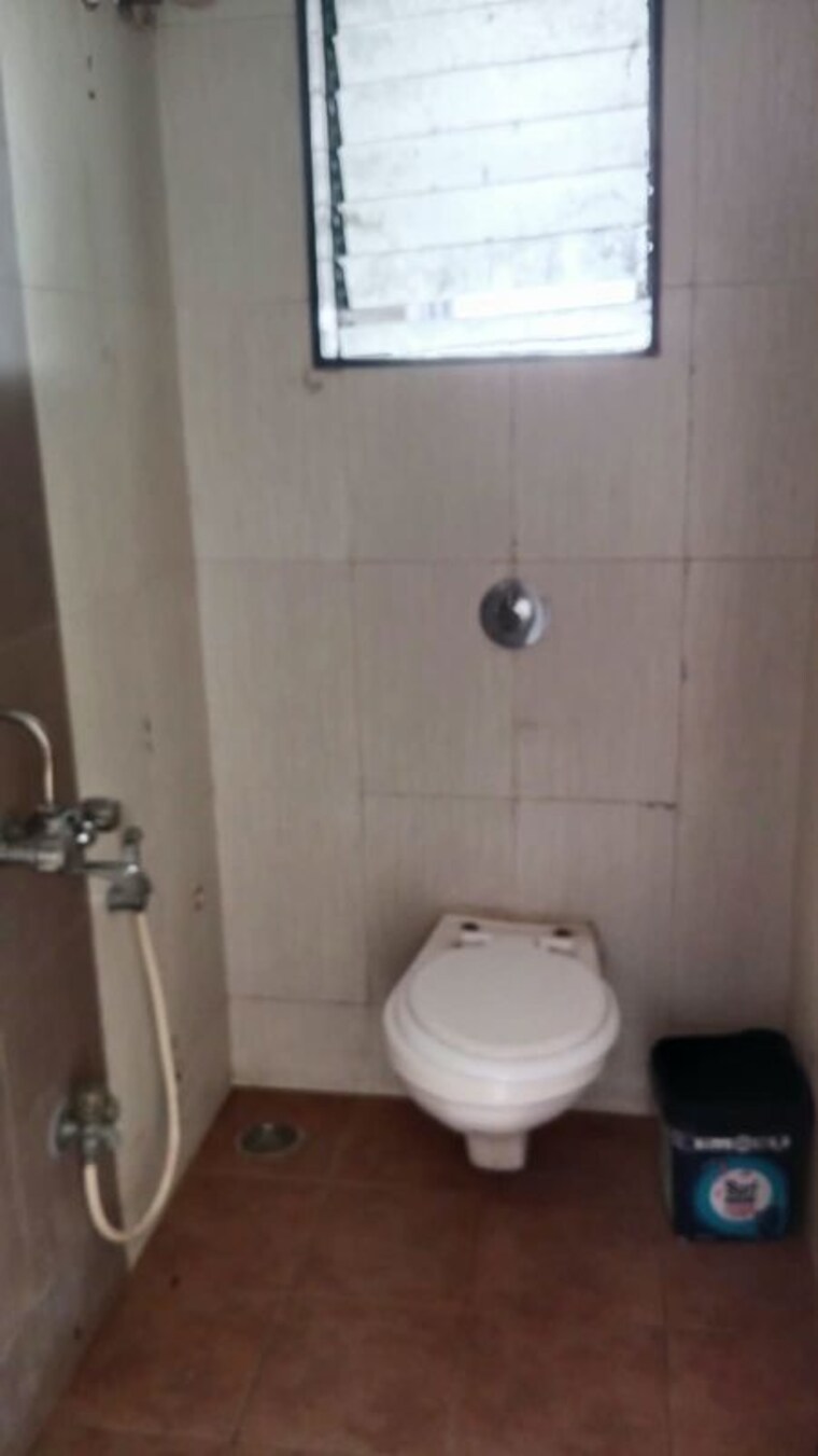 Bathroom, earth-galaxy-dadar 3 Bedroom 940 Sq.Ft. Apartment In Dadar East Mumbai 10671200