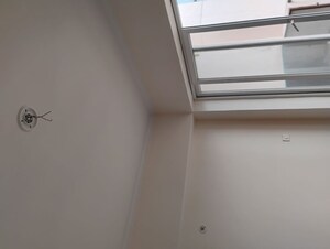 Room in 3 BHK Apartment at Gomti Nagar – for Sale