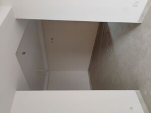 Room in 3 BHK Apartment at Gomti Nagar – for Sale