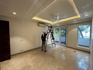 Room in 3 BHK Apartment at Defence Colony – for Rent
