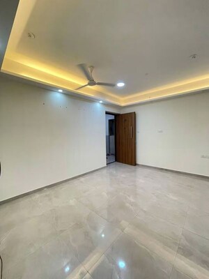 Room in 2 BHK Apartment at Sheth Irene, Malad West – for Rent