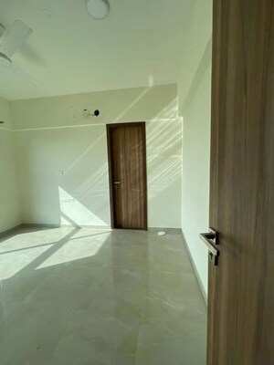 Room in 2 BHK Apartment at Sheth Irene, Malad West – for Rent