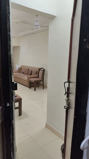 Furnished Amenities in 2 BHK Apartment at Nirman Kutir, Yari Road – for Rent
