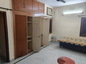 Room in 3 BHK Builder Floor at Alaknanda – for Rent