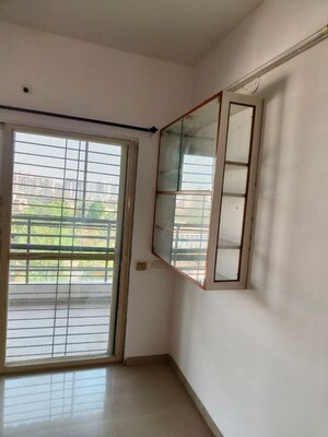 Room in 3 BHK Apartment at Mirchandani Bellagio, Undri – for Rent