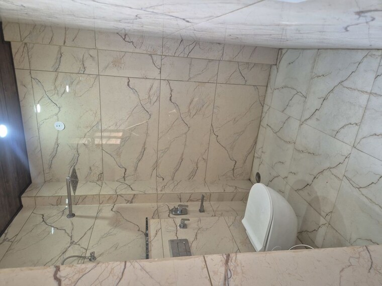 Bathroom, bptp-district 3 Bedroom 150 Sq.Yd. Builder Floor In Sector 81 Faridabad 10671232