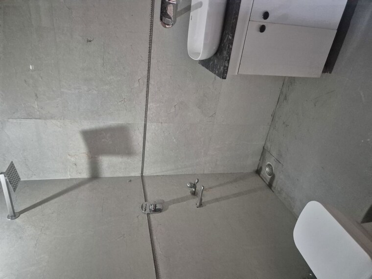 Bathroom, bptp-district 3 Bedroom 150 Sq.Yd. Builder Floor In Sector 81 Faridabad 10671232