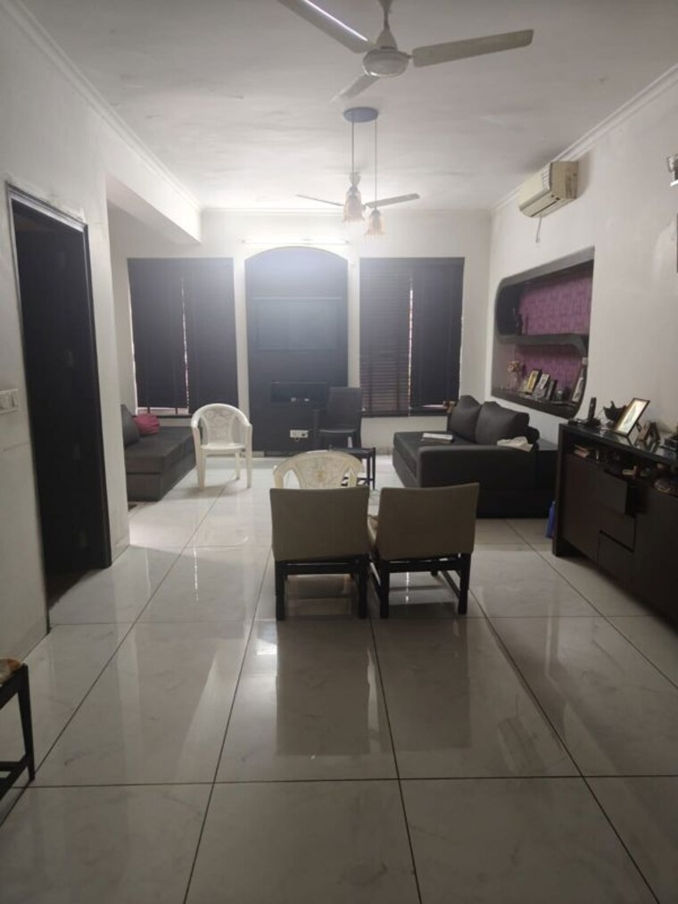 Team Area, alaknanda 3 Bedroom 1500 Sq.Ft. Builder Floor In Alaknanda Delhi 10671254