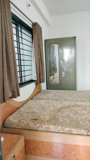 Room in 2 BHK Apartment at Jivraj Park – for Rent