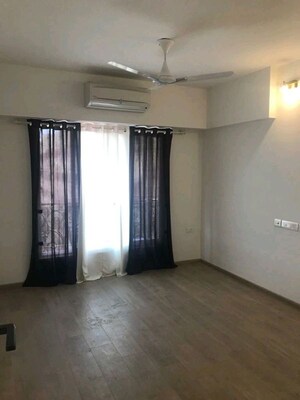 Room in 2 BHK Apartment at Kohinoor City Phase II, Kurla – for Rent